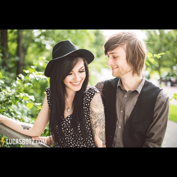 Meet your Posher, Mina - Picture 3 of 4